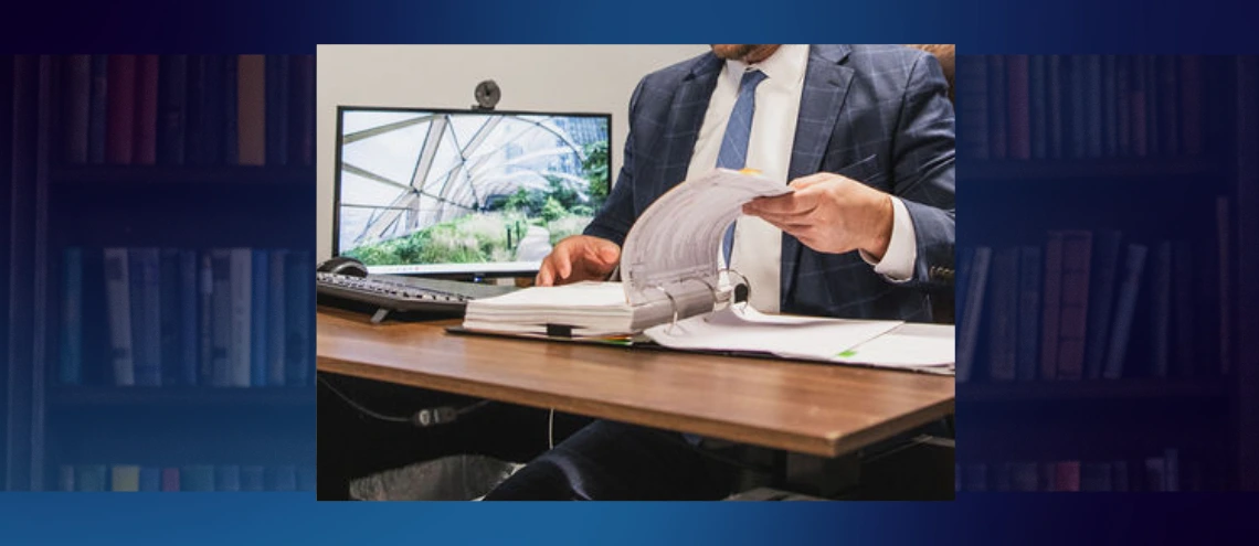 What Is the Difference Between a Lawyer and a Criminal Lawyer?